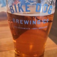 4/28/2022 tarihinde Rusty D.ziyaretçi tarafından Bike Dog Brewing Co.'de çekilen fotoğraf