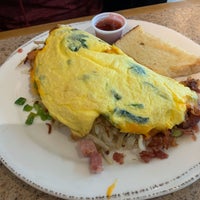Photo taken at The Omelette Shoppe by David U. on 2/18/2020