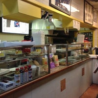 Foto tomada en Mimi&amp;#39;s Pizza Kitchen  por Matthew el 10/19/2012