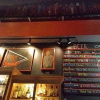 Photo taken at Manhattan Pizza &amp;amp; Pub by Ramon Y. on 10/24/2021