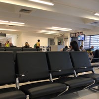 Photo taken at Sala/Gate 20 by Bere on 5/19/2018