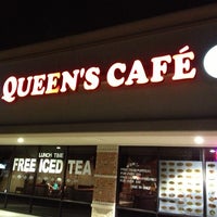 Photo taken at Queen&amp;#39;s Cafe by Kenny H. on 12/25/2012