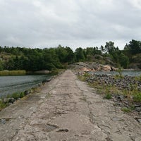 Photo taken at Kuninkaansaaren aallonmurtaja (silta) by Herkko V. on 8/18/2016