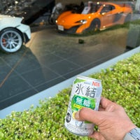 Photo taken at McLAREN TOKYO by HAJIME S. on 11/12/2022