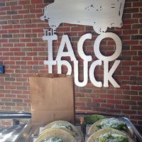 Foto tirada no(a) The Taco Truck por Hayden B. em 6/15/2014