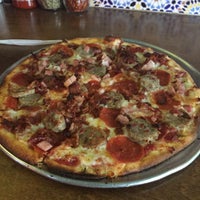 Foto diambil di D&amp;#39;Allesandro&amp;#39;s Pizza oleh Jeremy H. pada 8/14/2015