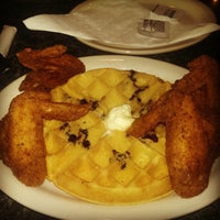 12/6/2014에 Jeremy H.님이 Kiki&amp;#39;s Chicken And Waffles에서 찍은 사진