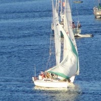 Das Foto wurde bei Nanaimo Yacht Charters &amp;amp; Sailing School von Nanaimo Yacht Charters &amp;amp; Sailing School am 7/29/2014 aufgenommen