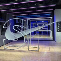 Niketown running on sale club