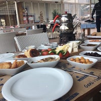 Das Foto wurde bei Gani Balık Restaurant von Esin am 12/4/2016 aufgenommen