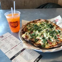 2/2/2018 tarihinde Plaa 普.ziyaretçi tarafından Mod Pizza'de çekilen fotoğraf