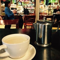 Снимок сделан в Sweetwaters Coffee &amp;amp; Tea Kerrytown пользователем astropino 10/11/2017