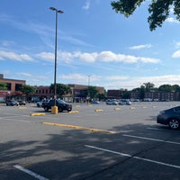 Photo taken at Fresh Meadows Shopping Center by Mors on 6/13/2023