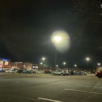 Photo taken at Fresh Meadows Shopping Center by Mors on 3/31/2024