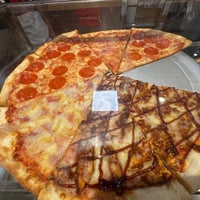 Foto diambil di Pizza Park oleh Etem A. pada 8/7/2023