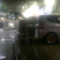 Photo taken at Ben Kencling Cuci Mobil 24 jam by Ahmad S. on 1/10/2013