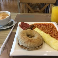 10/15/2016 tarihinde Arctouros L.ziyaretçi tarafından Bread and Bagels'de çekilen fotoğraf