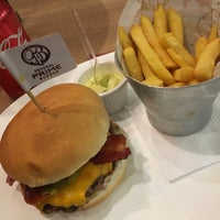 Photo taken at General Prime Burger by Mariana C. on 8/21/2017