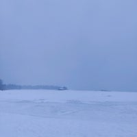 Photo taken at Kasinonranta (Lauttasaaren uimaranta) by Ville V. on 1/8/2022