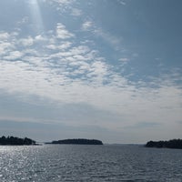 Photo taken at Länsiulapanniemen rantakallio by Ville V. on 4/22/2019