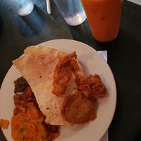 Foto scattata a Saffron Indian Restaurant da Defne il 7/24/2018