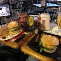 Photo taken at Vintage Burger by Adriano C. on 4/27/2018
