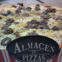 Photo taken at Almacén de Pizzas by Andrea N. on 7/28/2014