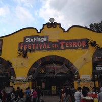 Photo taken at Festival Del Terror, Six Flags by Manu E. on 10/27/2013