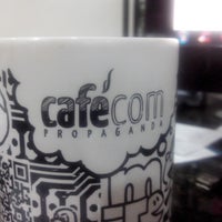 รูปภาพถ่ายที่ Cafécom Propaganda โดย Hugo B. เมื่อ 4/30/2013