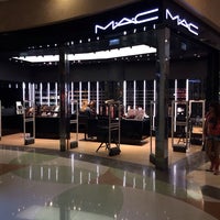 Photo taken at MAC Cosmetics by Эвелинка Д. on 6/11/2014