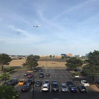 Photo taken at Minneapolis Airport Marriott by Carl B. on 6/10/2017