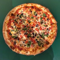 Снимок сделан в Mama Niki&amp;#39;s Pizza пользователем Carl B. 4/1/2016