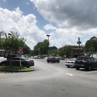 Photo taken at Peachtree Battle Shopping Center by Carl B. on 7/4/2017