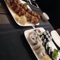 Foto scattata a Miyako Sushi da Di Y. il 11/9/2015