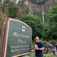 รูปภาพถ่ายที่ Multnomah Falls Lodge Restaurant โดย Steve D. เมื่อ 8/2/2019