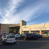 Foto diambil di Centro Comercial Cruz del Sur oleh Jordan M. pada 2/15/2017