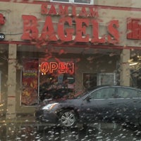 รูปภาพถ่ายที่ Sam I Am Bagels โดย Where&amp;#39;s J. เมื่อ 10/19/2012