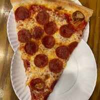 Foto tirada no(a) Supreme Pizza and Subs por Atalay G. em 4/25/2023