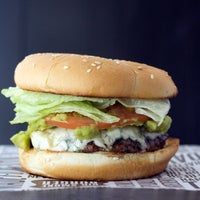 6/10/2014 tarihinde Big Smoke Burgerziyaretçi tarafından Big Smoke Burger'de çekilen fotoğraf