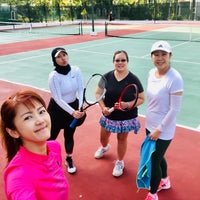 Photo taken at Tennis court @ Hillington Green by Chialin A. on 1/29/2022
