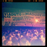 Foto tomada en Baile Charme do Viaduto de Madureira  por Cláudia C. el 12/23/2012