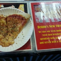 Das Foto wurde bei Bruno&#39;s Pizza von justcorey. am 7/24/2013 aufgenommen
