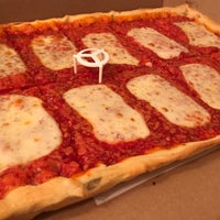 Das Foto wurde bei Rizzo&amp;#39;s Fine Pizza von Jo  G. am 8/30/2017 aufgenommen