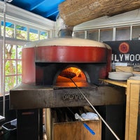 Foto scattata a Onlywood Pizzeria Trattoria da Denise C. il 2/16/2020