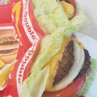 Photo taken at In-N-Out Burger by Fernando G. on 9/2/2019
