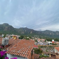 Foto diambil di Posada del Tepozteco oleh Crixstina G. pada 7/18/2022