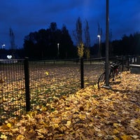 Photo taken at Pornaistenniemen koira-aitaus by Salla T. on 10/10/2021