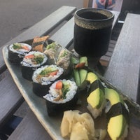 Foto tirada no(a) Zen Sushi - sushi &amp;amp; sake por Salla T. em 6/24/2019