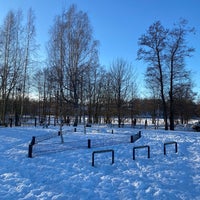 Photo taken at Pornaistenniemen koira-aitaus by Salla T. on 2/28/2022