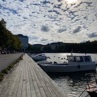 Photo taken at Pitkänsillanranta by Salla T. on 9/7/2022